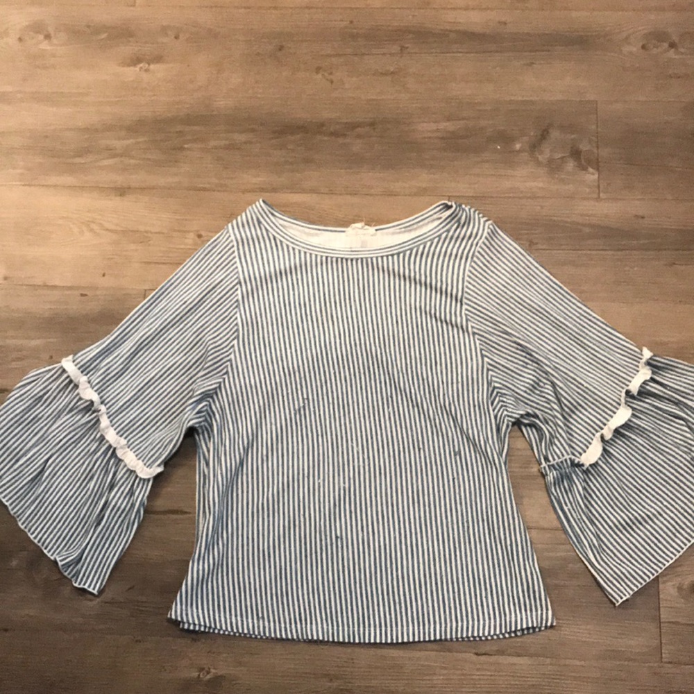 Striped white & blue Flowey top!